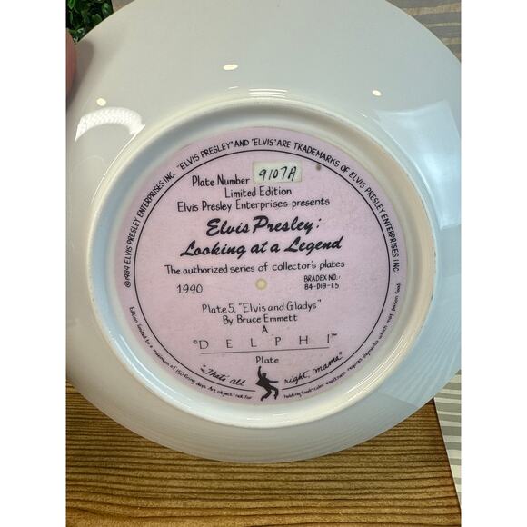 Elvis Presley, Delphi 1990 Looking at a Legend Plate #5 Elvis And Gladys - Picture 3 of 10